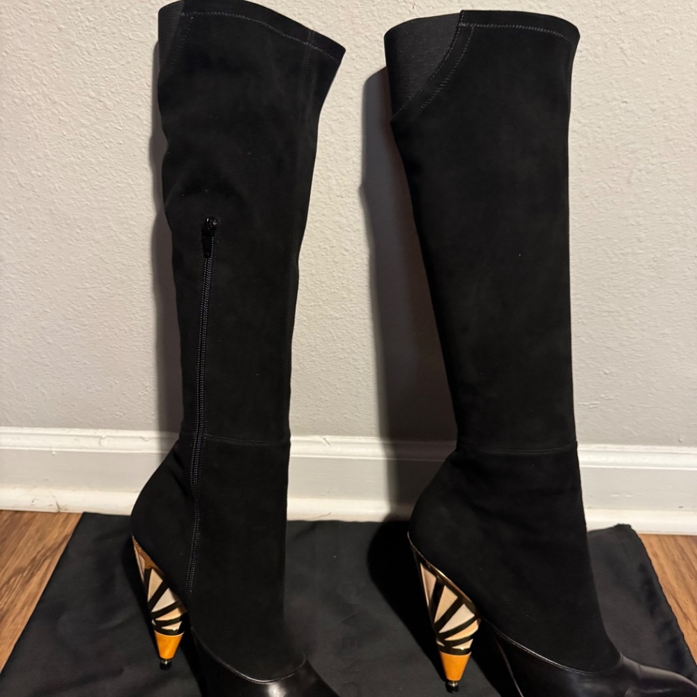 Boots - Picture 10 of 11